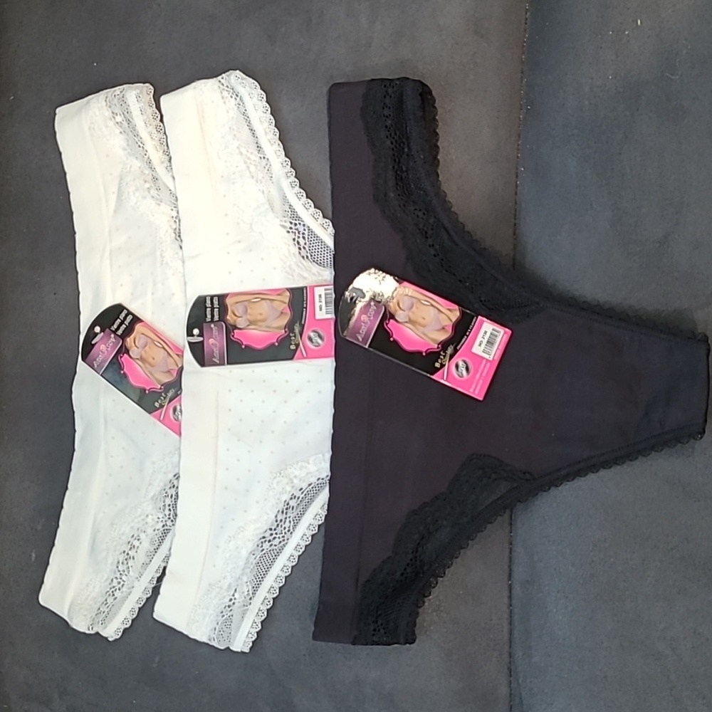 3 Maidenform Thongs Medium NWT